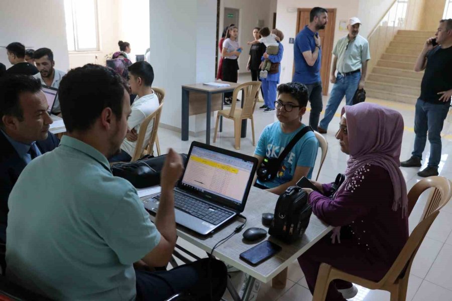 Öğretmenler Öğrencilerin Geleceği İçin Mesaide