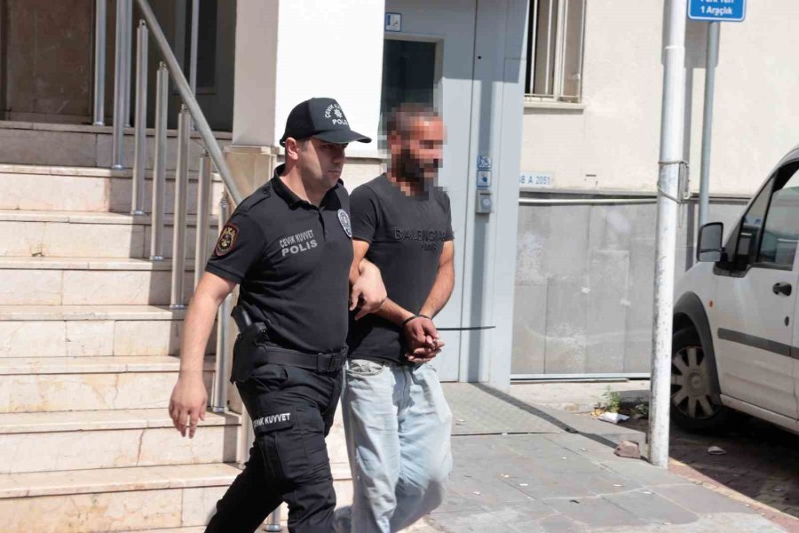 Polisten Kaçan Şahıs Çatıda Yakalandı