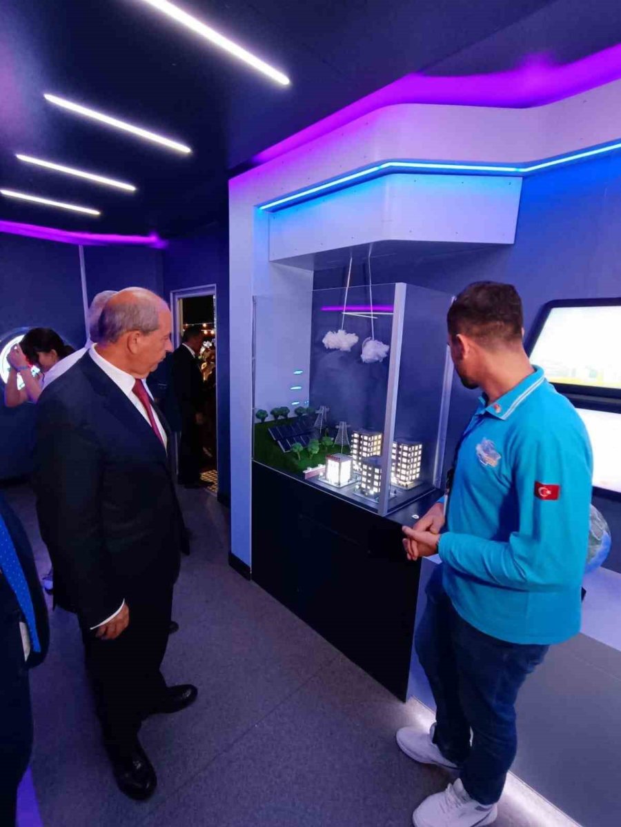Kktc Cumhurbaşkanı Tatar, Mobil Bilim Teknoloji Tırı’nı Gezdi