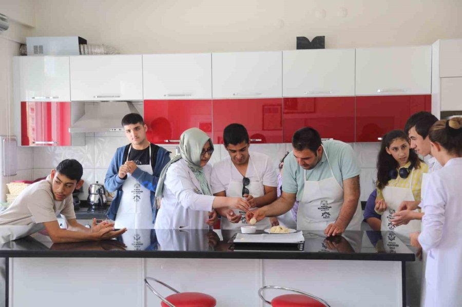 Konya’da Genç Komek Yaz Okulu Başladı
