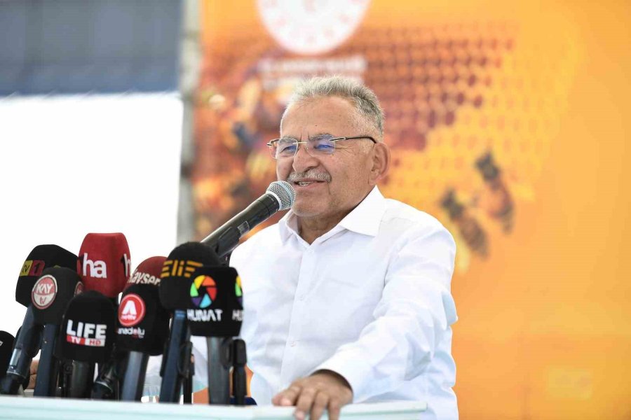 Başkan Büyükkılıç’tan 35’i Kadın 80 Üreticiye 2 Milyon 260 Bin Tl’lik Arılı Kovan Desteği
