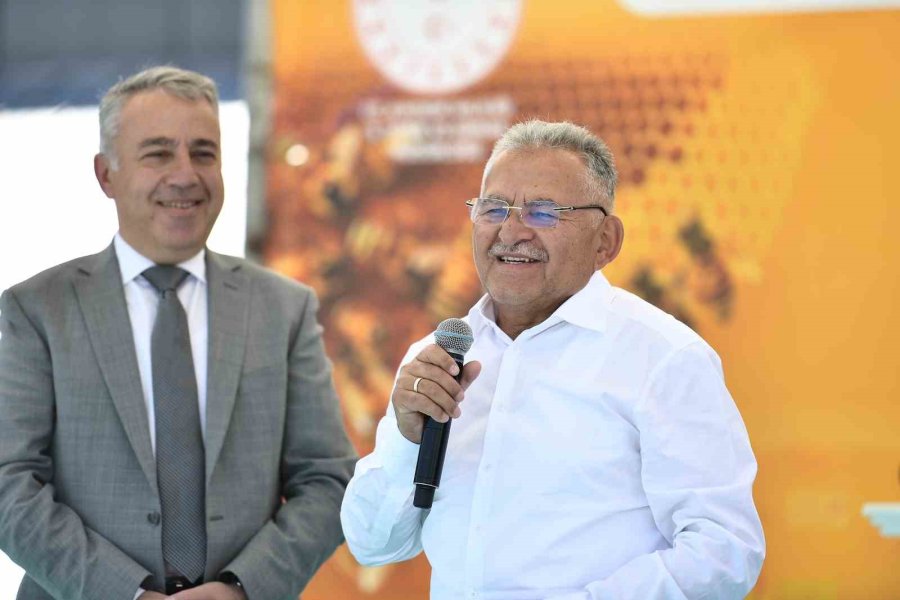 Başkan Büyükkılıç’tan 35’i Kadın 80 Üreticiye 2 Milyon 260 Bin Tl’lik Arılı Kovan Desteği
