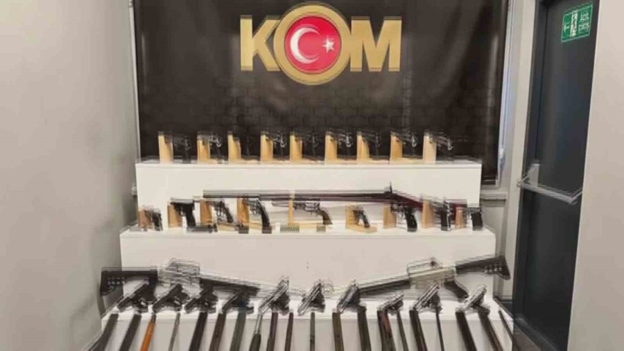 Ruhsatsız Silahları Piyasaya Süremeden Yakalandılar