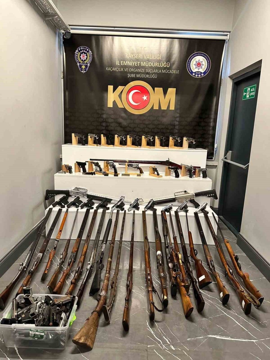 Ruhsatsız Silahları Piyasaya Süremeden Yakalandılar