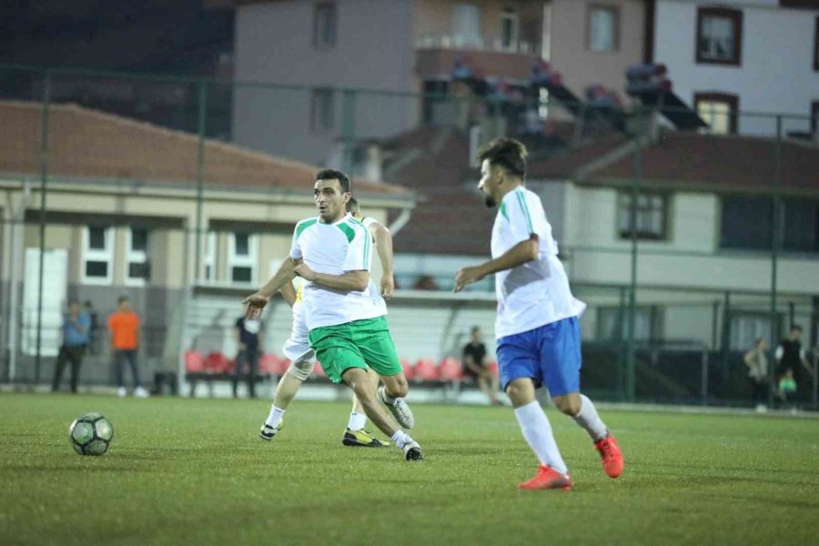 Develi’de Kurumlar Arası Futbol Turnuvasına Yoğun İlgi