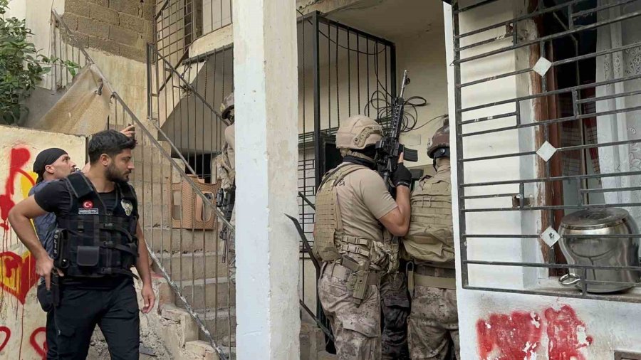 Mersin’de Uyuşturucu Satıcılarına Şafak Operasyonu: 30 Gözaltı Kararı
