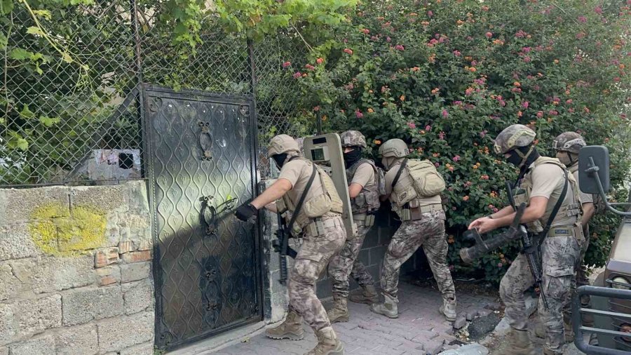 Mersin’de Uyuşturucu Satıcılarına Şafak Operasyonu: 30 Gözaltı Kararı