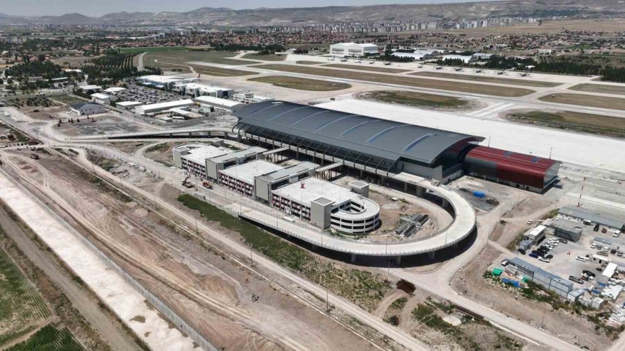 Başkan Büyükkılıç’tan Kayseri Havalimanı Yeni Terminal Binası’na Yakın Takip