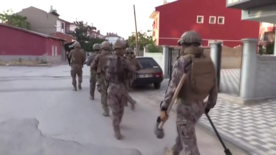 Konya’da Uyuşturucu Tacirlerine Şafak Operasyonu: 24 Gözaltı