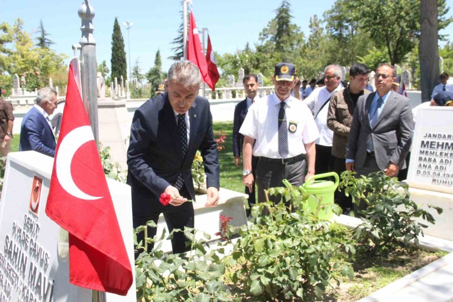 Karaman’da 15 Temmuz Demokrasi Ve Milli Birlik Günü Etkinlikleri Şehitlik Ziyaretiyle Başladı