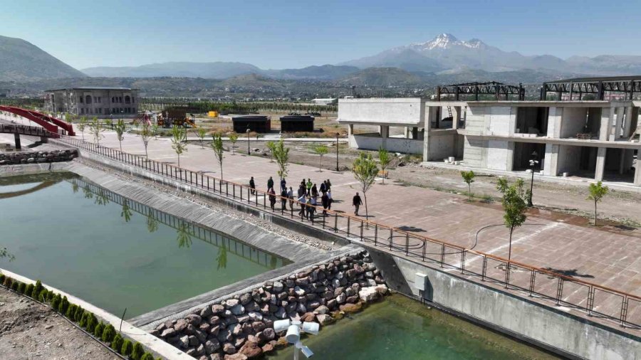 Başkan Büyükkılıç Recep Tayyip Erdoğan Millet Bahçesi’ndeki Çalışmaları İnceledi