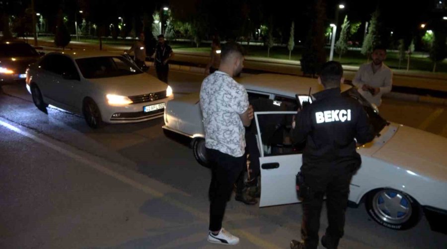 Aksaray’da Polis Şok Uygulamalarla Olumsuzluğa Geçit Vermiyor