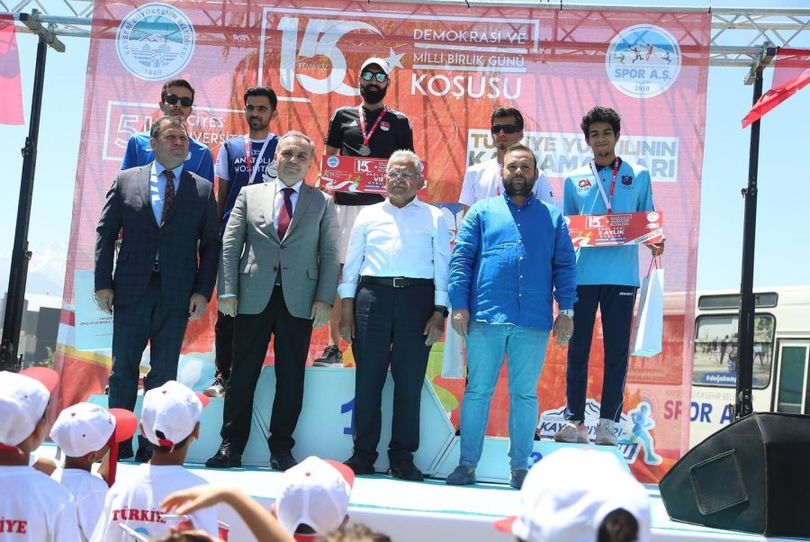 Kayseri’de 15 Temmuz Demokrasi Ve Milli Birlik Günü Koşusu Düzenlendi