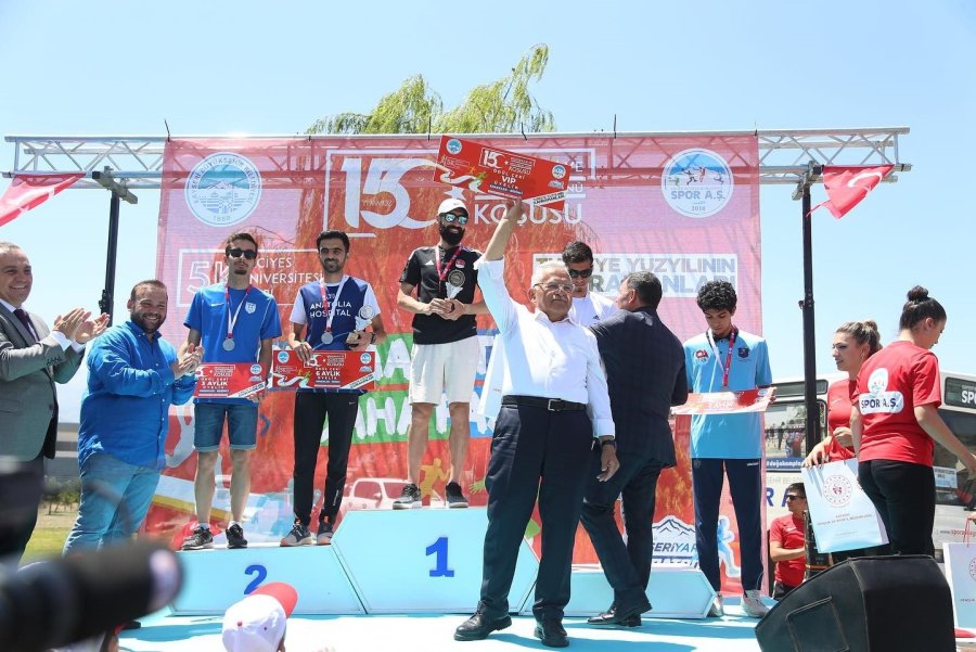 Kayseri’de 15 Temmuz Demokrasi Ve Milli Birlik Günü Koşusu Düzenlendi