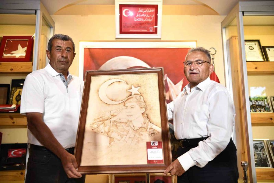 Vali Çiçek Ve Başkan Büyükkılıç, 15 Temmuz Şehidi Cennet Yiğit’i Kabri Başında Andı