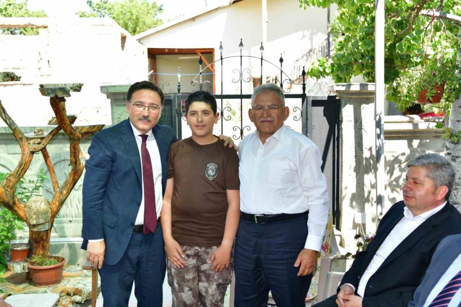 Vali Çiçek Ve Başkan Büyükkılıç, 15 Temmuz Şehidi Cennet Yiğit’i Kabri Başında Andı