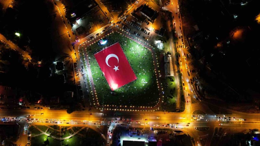 Dünyanın En Büyük Türk Bayrağı Kayseri’de Açıldı