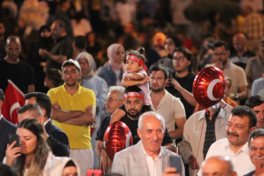 Bakan Özhaseki: "darbe Girişimine Kalkanlar O Ağlayan Adamın Güya Rüyada Gördüğü Sapkınlıklara Peşkeş Çekerek Kendilerinden Geçtiler”