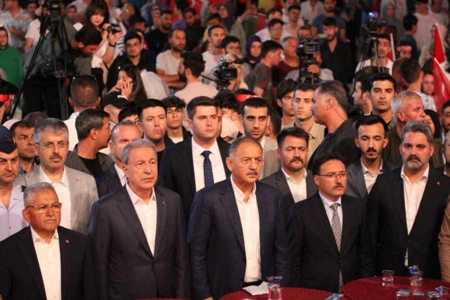 Bakan Özhaseki: "darbe Girişimine Kalkanlar O Ağlayan Adamın Güya Rüyada Gördüğü Sapkınlıklara Peşkeş Çekerek Kendilerinden Geçtiler”