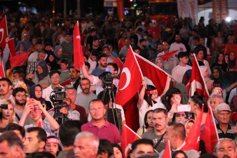 Bakan Özhaseki: "darbe Girişimine Kalkanlar O Ağlayan Adamın Güya Rüyada Gördüğü Sapkınlıklara Peşkeş Çekerek Kendilerinden Geçtiler”