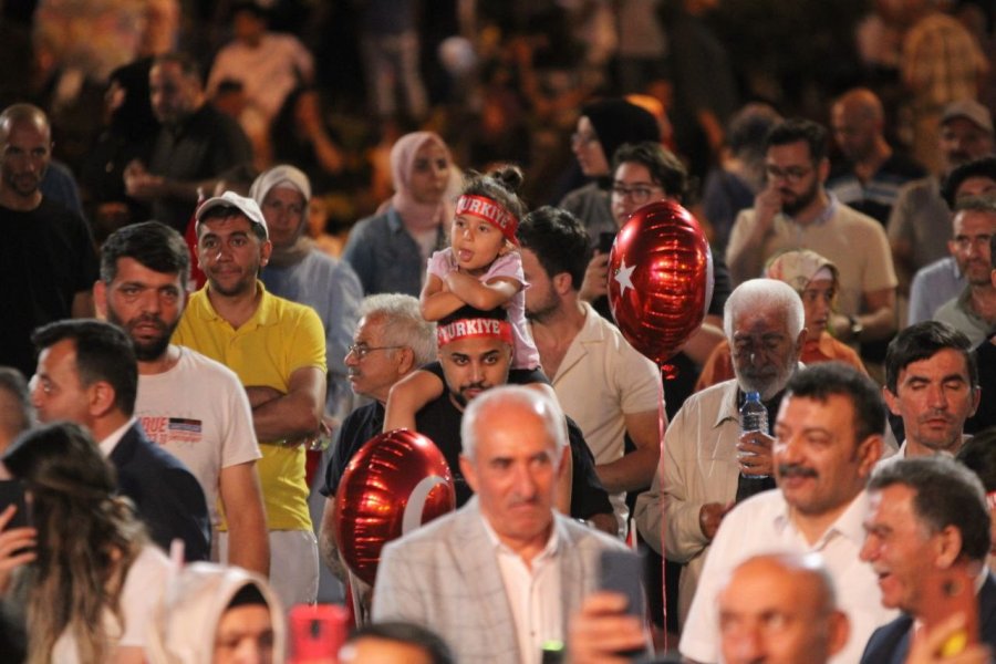 Bakan Özhaseki: "darbe Girişimine Kalkanlar O Ağlayan Adamın Güya Rüyada Gördüğü Sapkınlıklara Peşkeş Çekerek Kendilerinden Geçtiler”