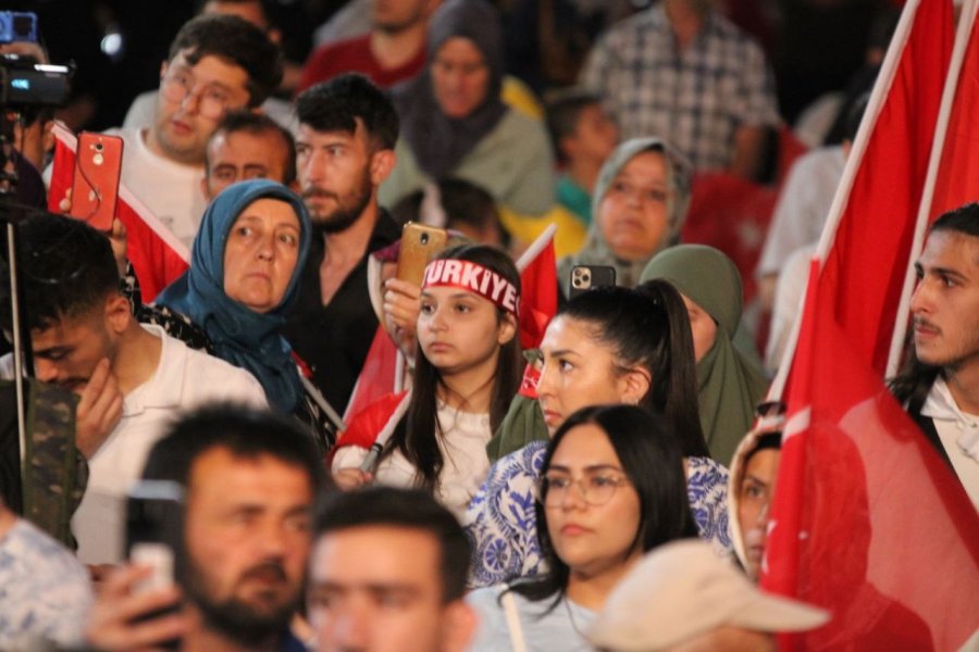 Bakan Özhaseki: "darbe Girişimine Kalkanlar O Ağlayan Adamın Güya Rüyada Gördüğü Sapkınlıklara Peşkeş Çekerek Kendilerinden Geçtiler”