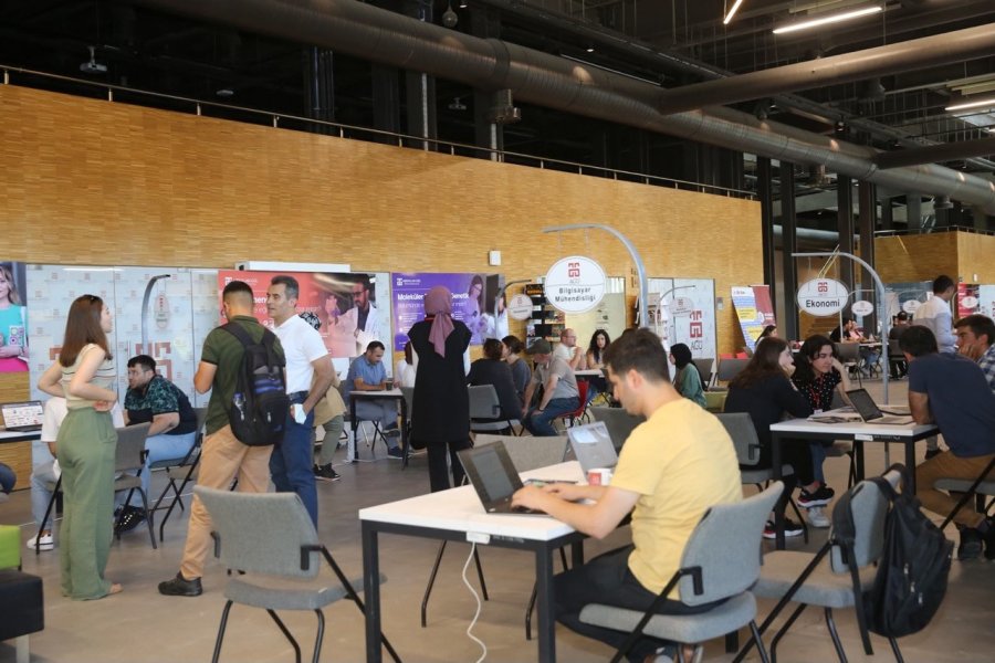 Abdullah Gül Üniversitesi’nden Tercih Ve Tanıtım Günleri