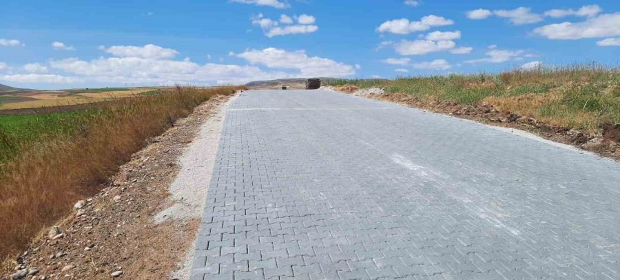 Bünyan’da Kilit Parke Yol Yapım Çalışmaları Devam Ediyor