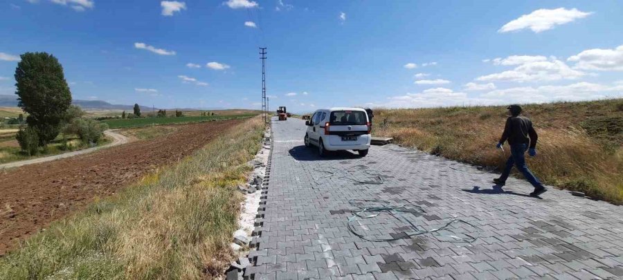 Bünyan’da Kilit Parke Yol Yapım Çalışmaları Devam Ediyor