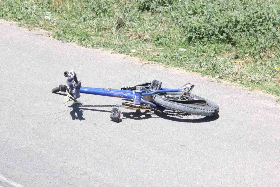 Karaman’da Otobüsün Çarptığı Bisikletli Çocuk Ağır Yaralandı