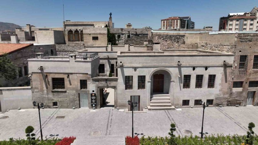 Başkan Büyükkılıç, 113 Yıllık Kayseri Basın Tarihine Işık Tutacak Müzeyi İnceledi