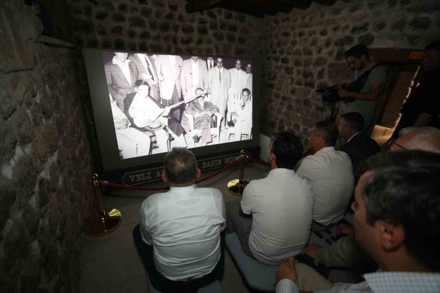 Başkan Büyükkılıç, 113 Yıllık Kayseri Basın Tarihine Işık Tutacak Müzeyi İnceledi