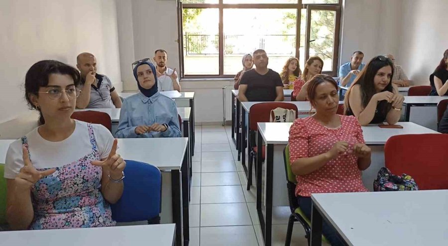 Kaymek’ten Sağlık Çalışanlarına Türk İşaret Dili Kursu