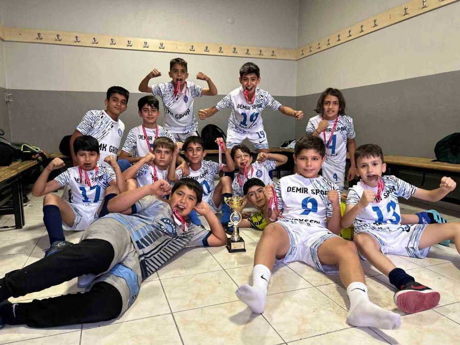 Kayseri U-12 Liginde Şampiyon Demirspor Oldu
