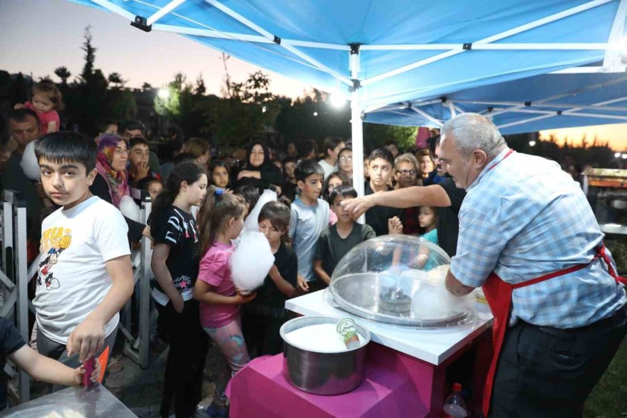 Şirintepe Halkı Açık Hava Sinemasına Yoğun İlgi Gösterdi