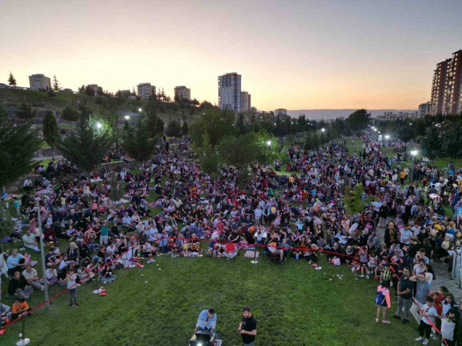 Şirintepe Halkı Açık Hava Sinemasına Yoğun İlgi Gösterdi