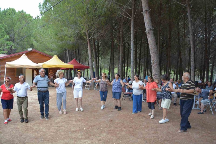 Mersin’deki Emekliler Tarsus Gençlik Kampı’nda Buluştu