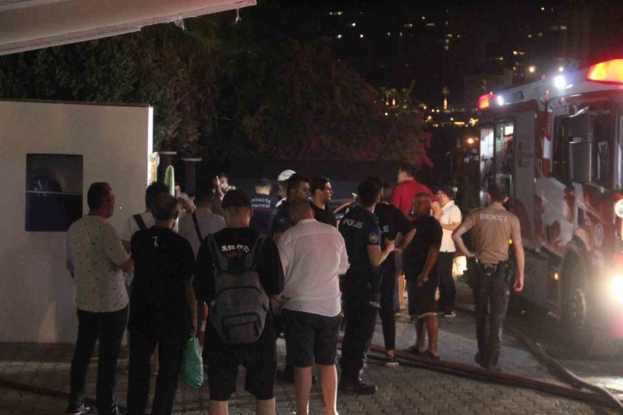 Antalya’da Korkutan Kafe Yangını