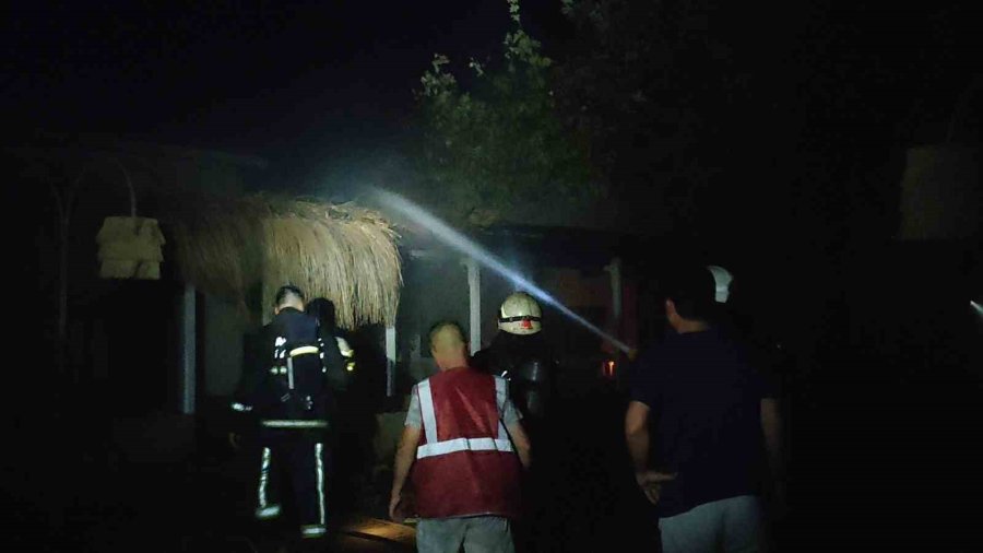 Antalya’da Korkutan Kafe Yangını