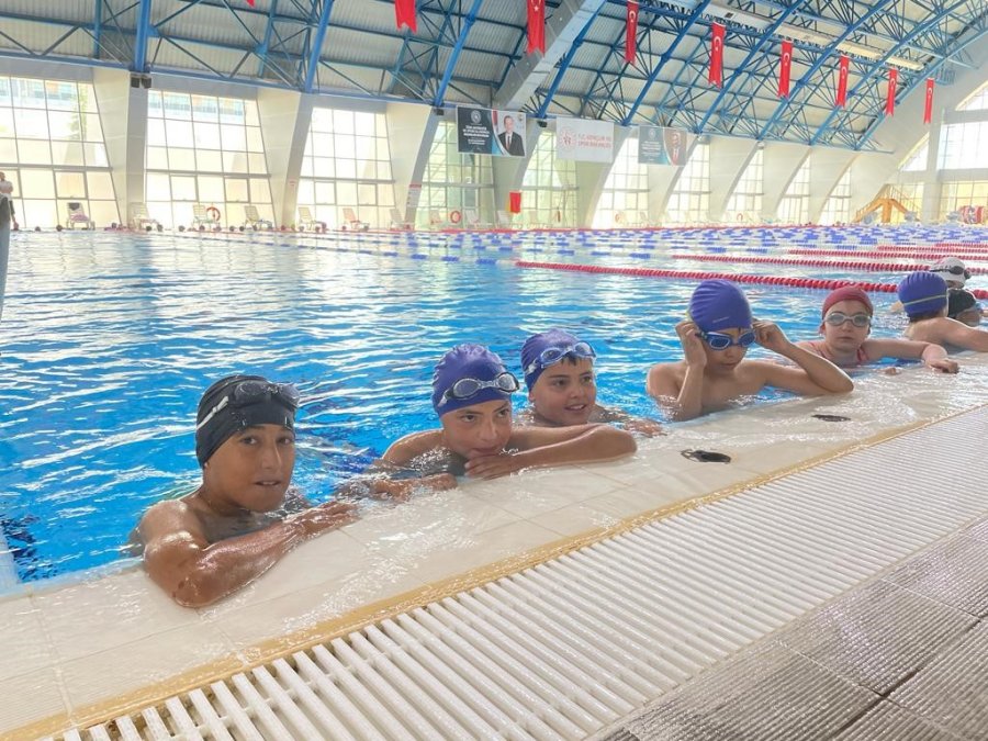 Niğde’de 15 Bin Kişiye Yüzme Öğretildi