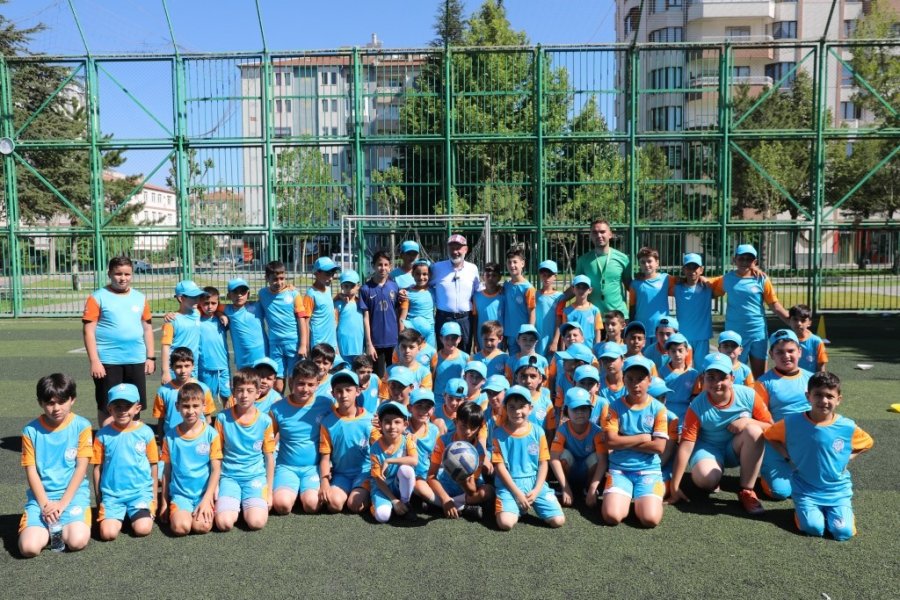 Başkan Çolakbayrakdar; Gençlere Yeni Projelerin Müjdesini Verdi