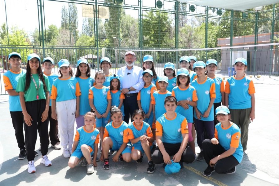 Başkan Çolakbayrakdar; Gençlere Yeni Projelerin Müjdesini Verdi