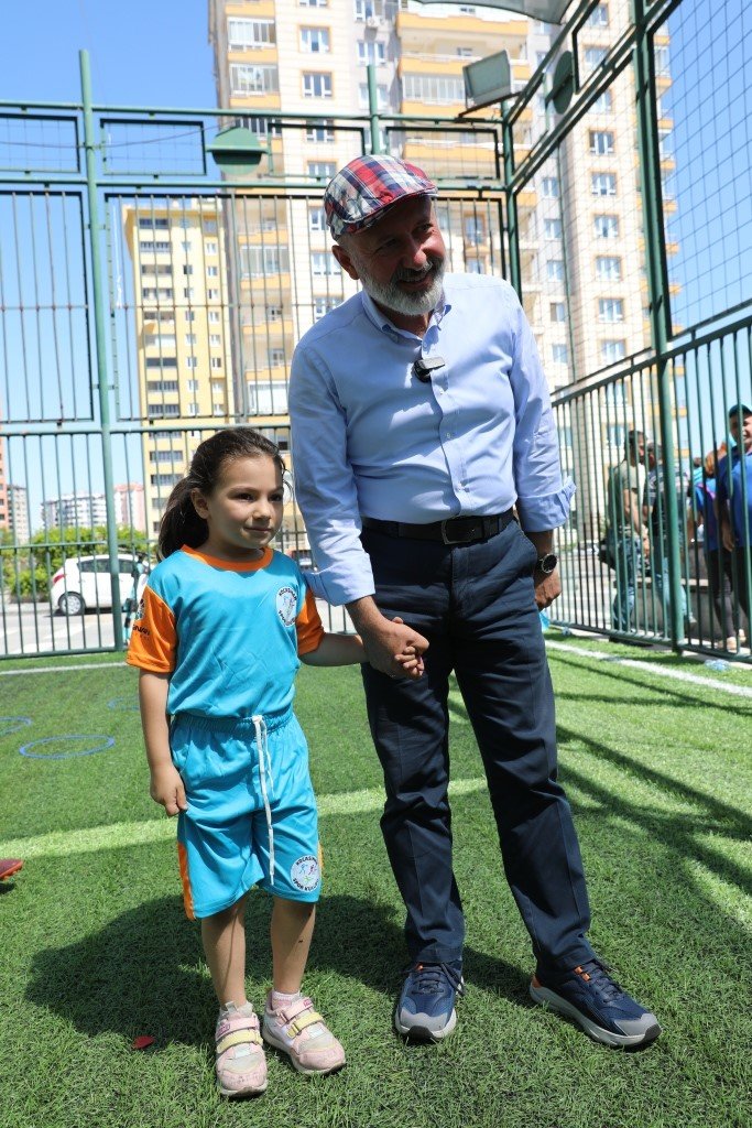 Başkan Çolakbayrakdar; Gençlere Yeni Projelerin Müjdesini Verdi