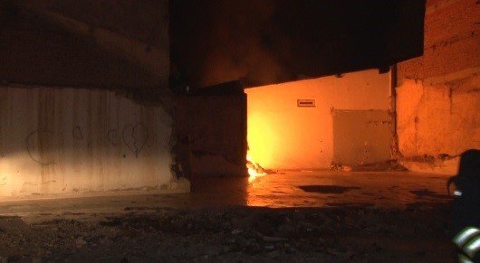 Kağıt Toplanan Depoda Çıkan Yangın İş Yerlerine Sıçramadan Söndürüldü