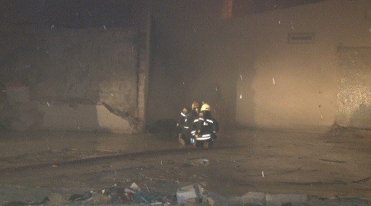 Kağıt Toplanan Depoda Çıkan Yangın İş Yerlerine Sıçramadan Söndürüldü