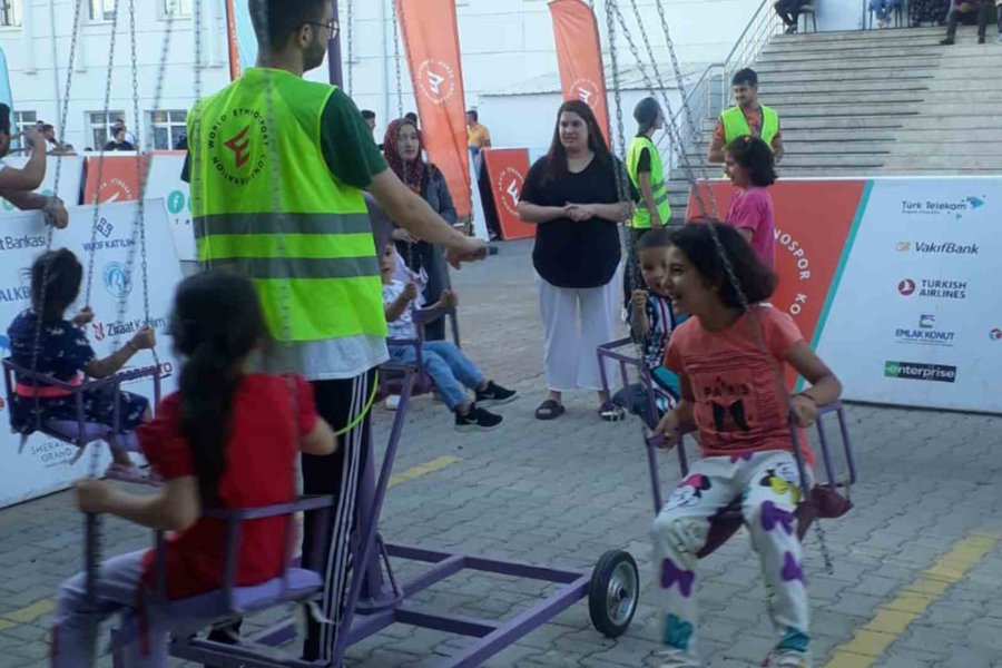 Etkinlik Tırı Karaman’da Depremzede Çocuklarla Buluştu