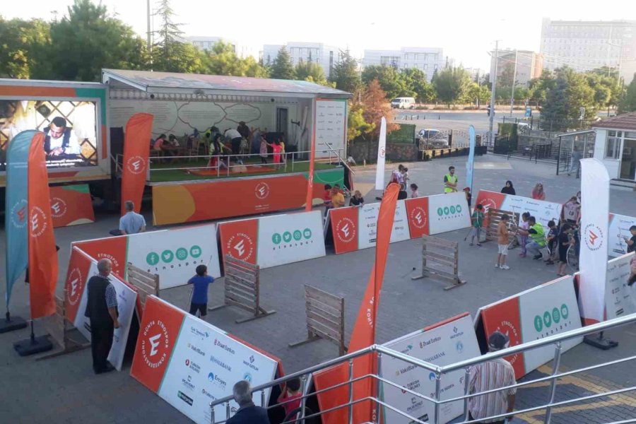 Etkinlik Tırı Karaman’da Depremzede Çocuklarla Buluştu