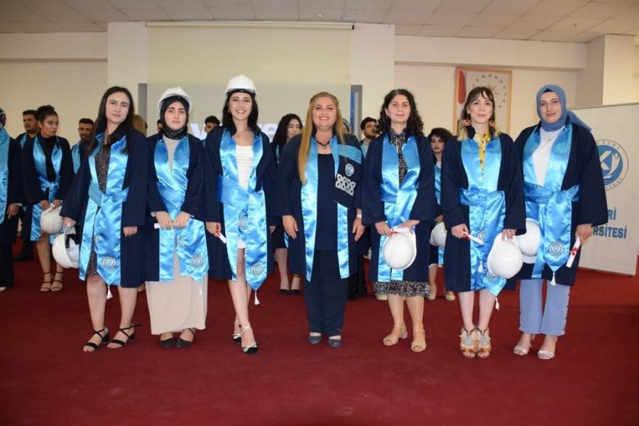 Tomarza Mustafa Akıncıoğlu Myo’da Mezuniyet Coşkusu