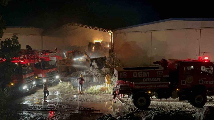 Tekstil Fabrikasının Pamuk Deposu Yandı