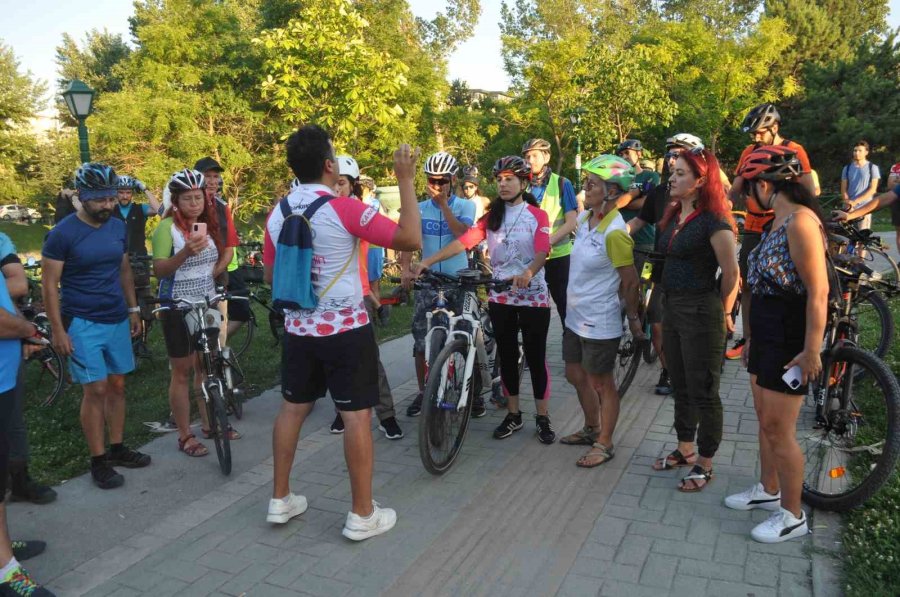 Otomobilin Çarpması Sonucu Hayatını Kaybeden Bisikletli İçin Eskişehir’de Eylem Yapıldı